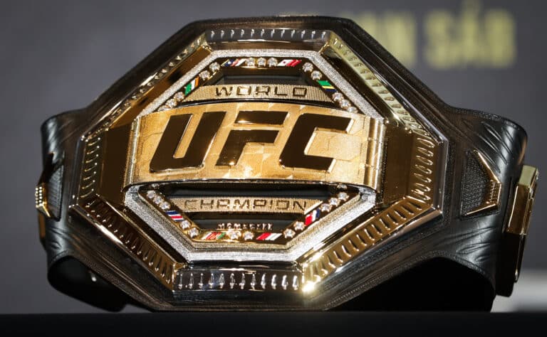 UFC:ssä jättiyllätys - mestari vaihtoon UFC:ssä jättiyllätys – mestari vaihtoon