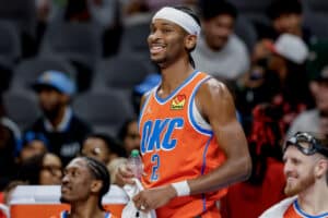 Thunder-tähti jahtaa NBA:n historiallista pisteputkea