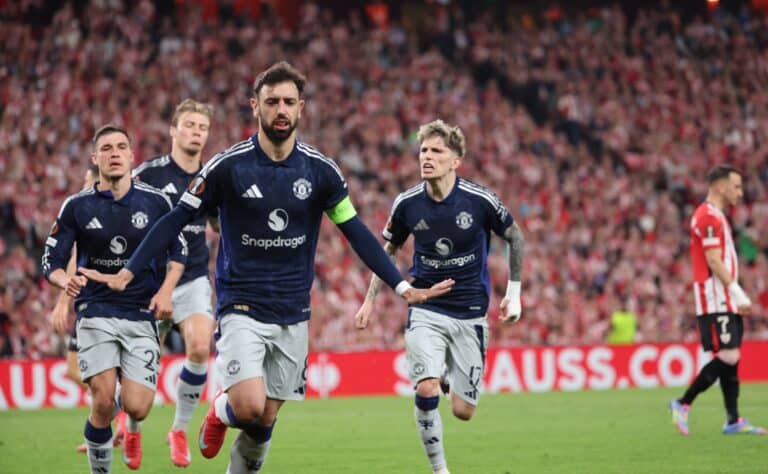 Manchester United yllätti selvillä lukemilla, Jani Honkavaaran joukkue jäi Chelsean jyrän alle