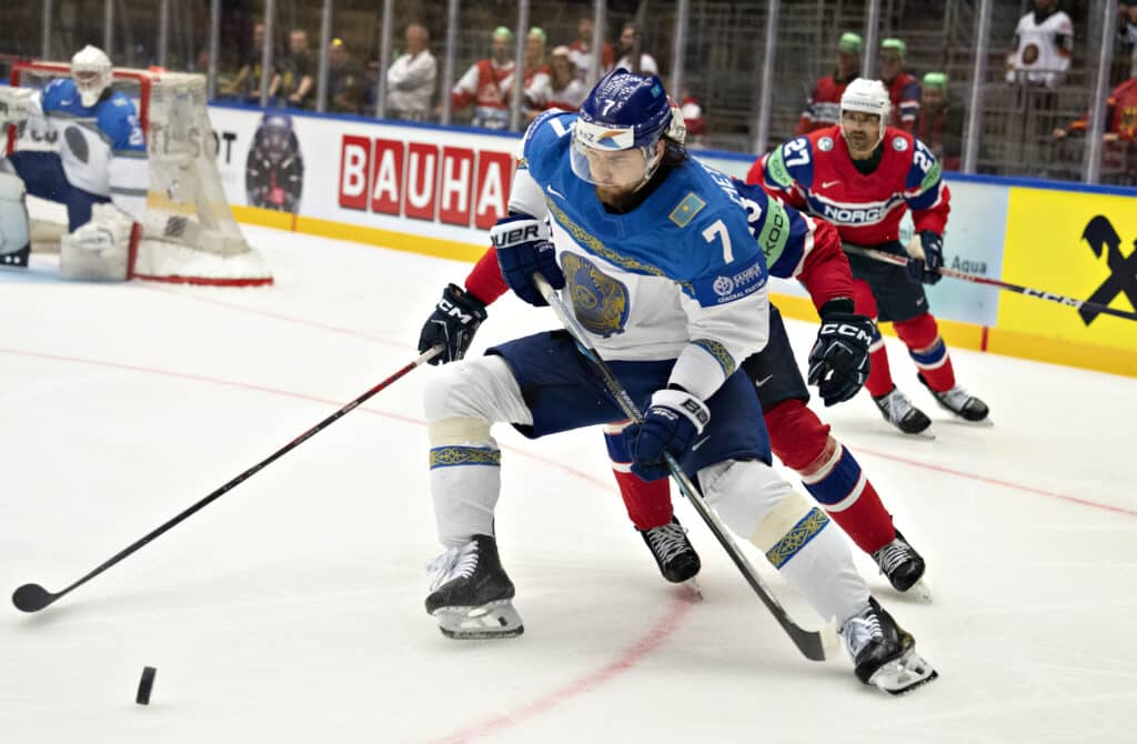 Jääkiekon MM-kisoissa pamahti valtava tulos - maalivahti järkyttyi Jääkiekon MM-kisoissa pamahti valtava tulos – maalivahti järkyttyi