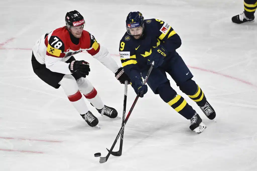 Ruotsin NHL-tähti latasi täyslaidallisen toimittajien niskaan: ”Te kuulutte niihin…”