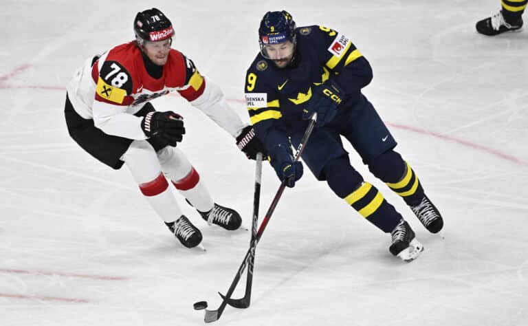 Ruotsin NHL-tähti latasi täyslaidallisen toimittajien niskaan: ”Te kuulutte niihin…”
