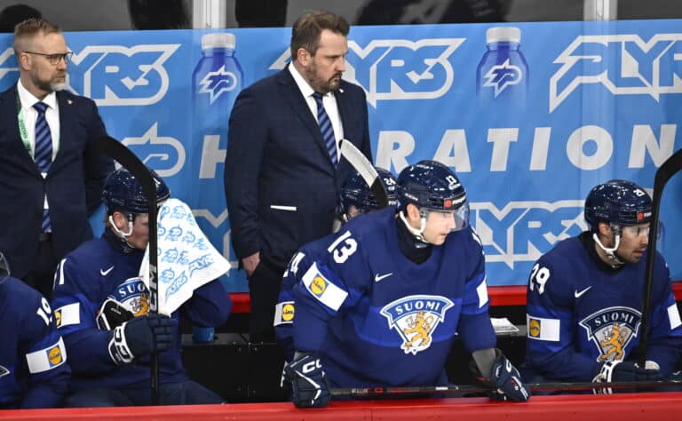 Juuse Saros piti Suomea pystyssä – ”He olivat 40 minuuttia parempia” Juuse Saros piti Suomea pystyssä – ”He olivat 40 minuuttia parempia”