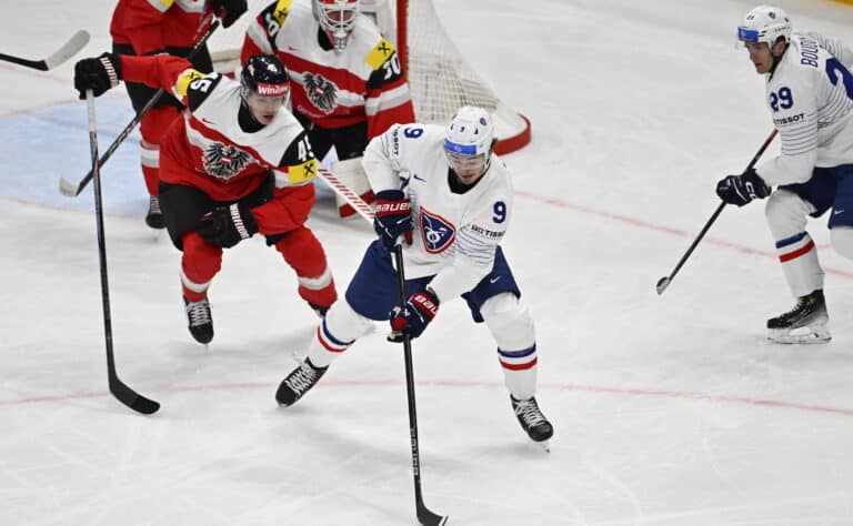 Suomalaistuomarit vihellyskonsertin kohteena jääkiekon MM-kisoissa