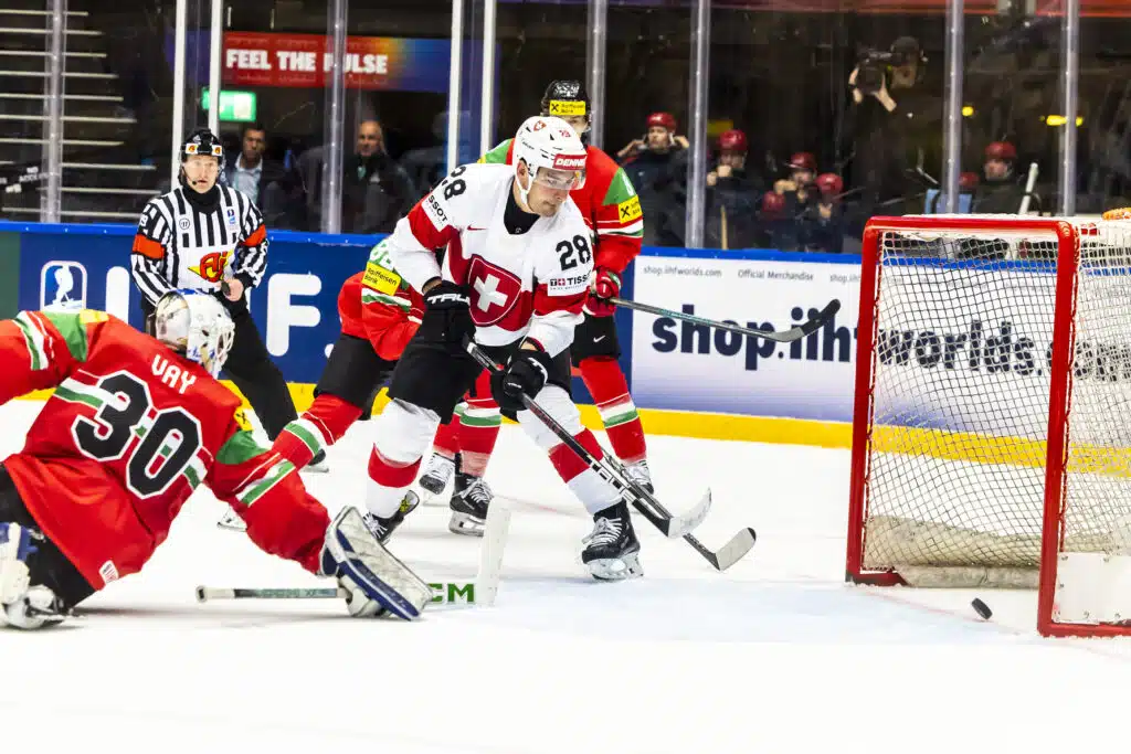 Järkyttävät lukemat jääkiekon MM-kisoissa – tässä on historian vanhin hattutempun tekijä