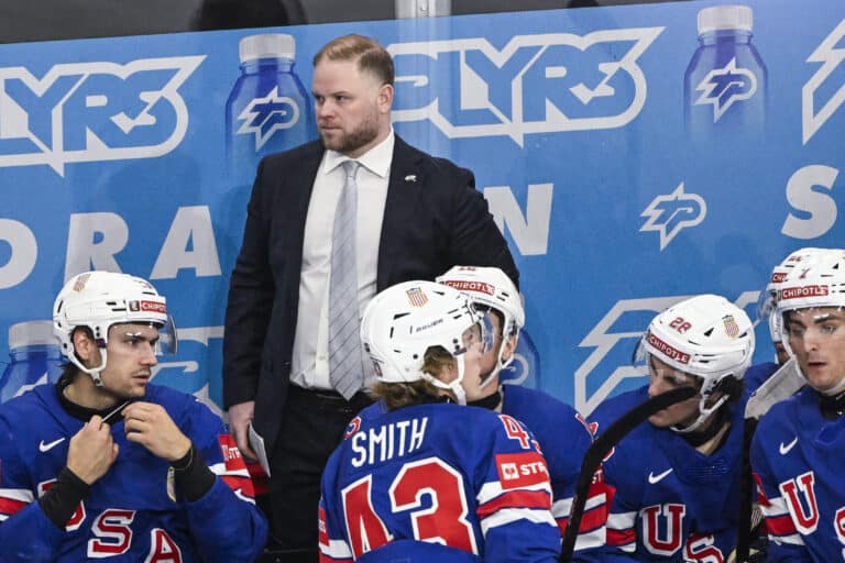 USA:n valmentaja lateli kiekkojargonia tuomareista