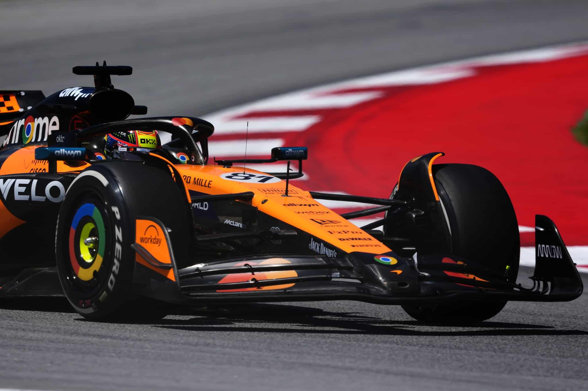 McLaren jälleen kärjessä, Lewis Hamilton kärsi karun tappion