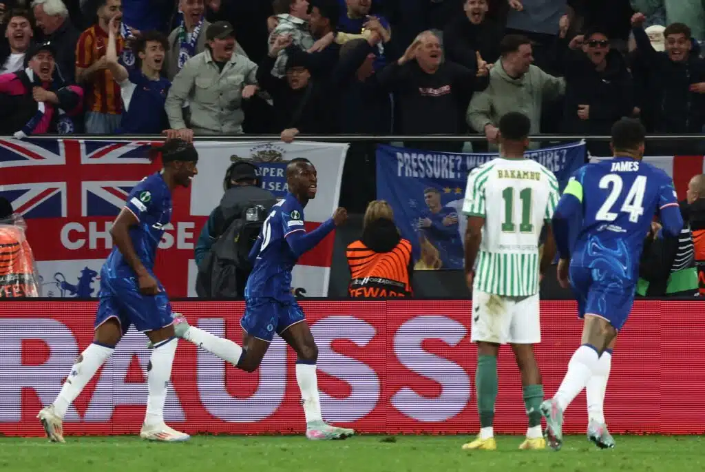 Chelsea voitti pokaalin turnauksessa missä se ei halunnut olla mukana – lontoolaiset tekivät samalla historiaa