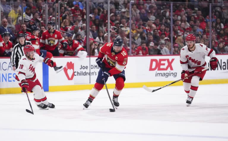 Aleksander Barkov teki upeaa historiaa – kipparin hymy herkässä