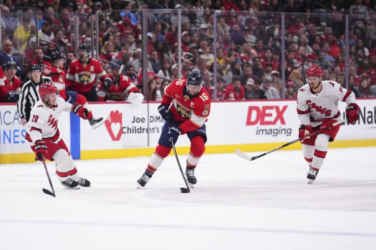 Aleksander Barkov teki upeaa historiaa – kipparin hymy herkässä