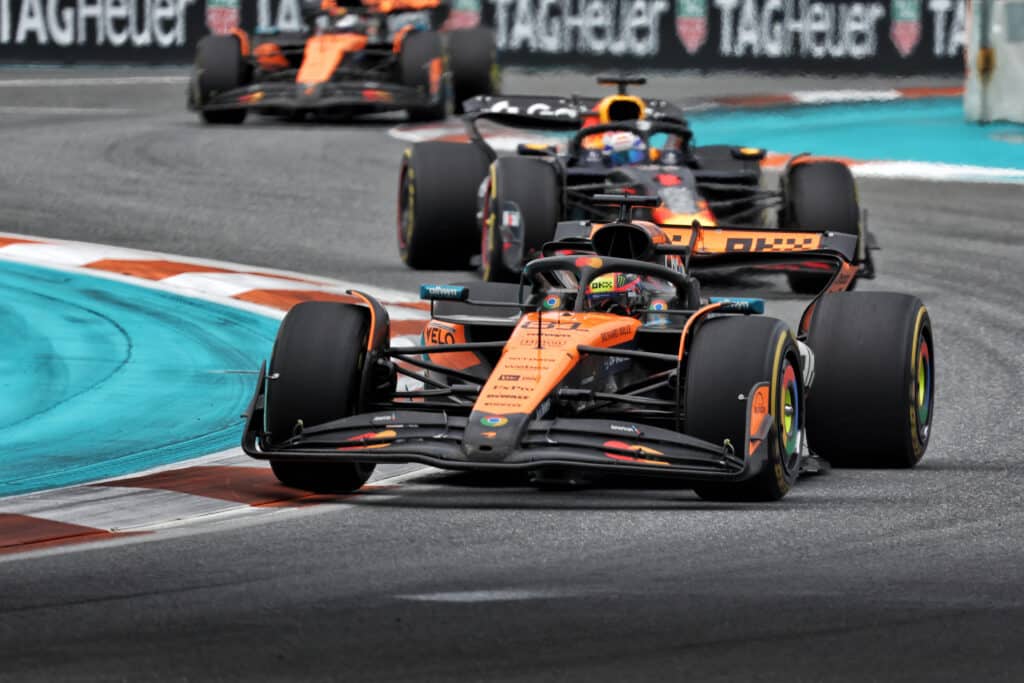 Onko McLarenin F1-auto sääntöjen vastainen? – Mercedes-pomo latasi suorat sanat Onko McLarenin F1-auto sääntöjen vastainen? – Mercedes-pomo latasi suorat sanat