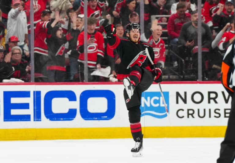 Huhut kiihtyvät – NHL-tähti päätymässä mestarisuosikin riveihin