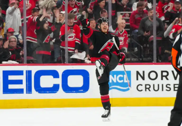 Huhut kiihtyvät – NHL-tähti päätymässä mestarisuosikin riveihin