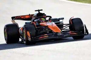 McLaren-kuljettajan päivä päättyi surkeasti – mystinen vika autossa