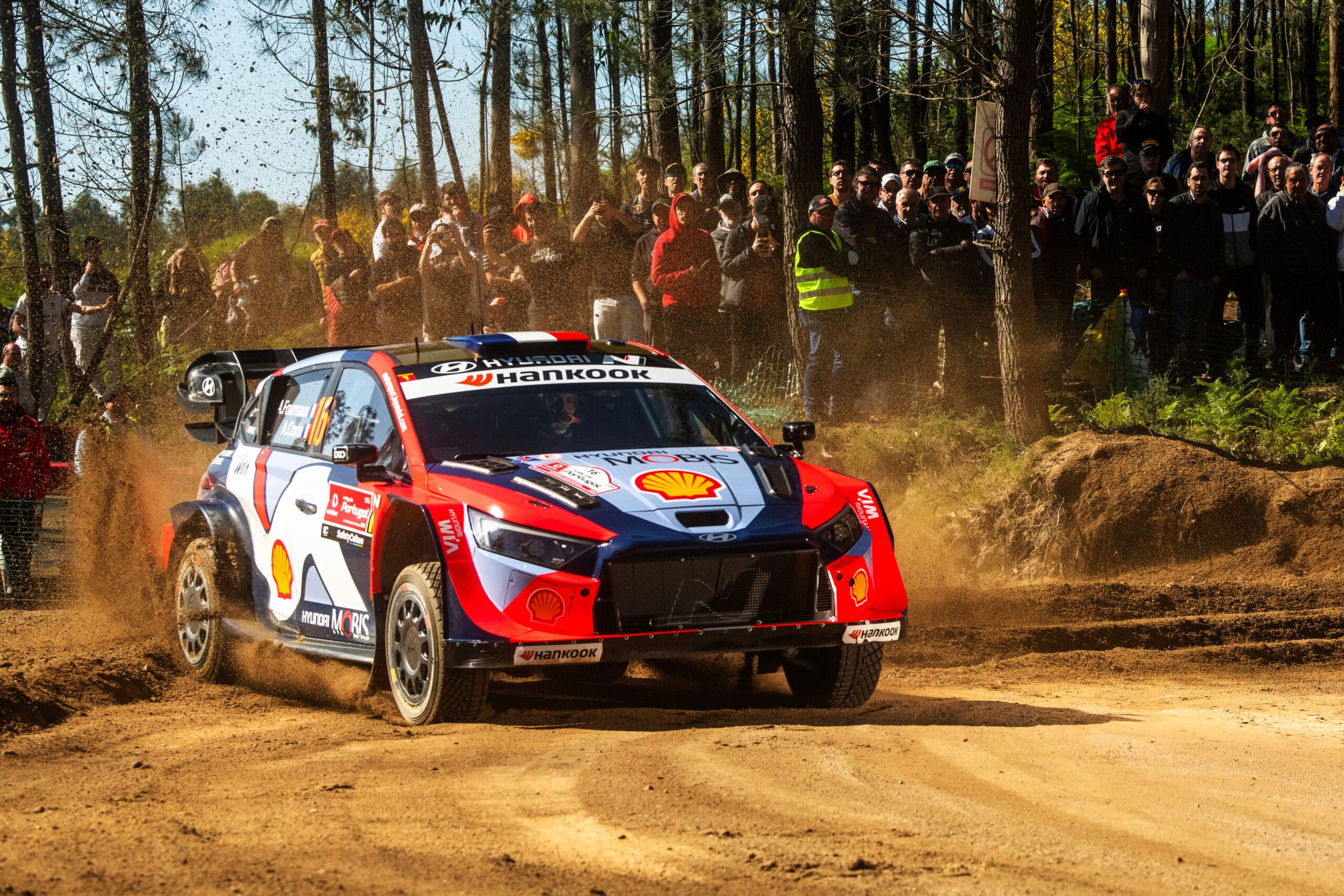 Rajua draamaa MM-rallissa – kärkinimi keskeytti