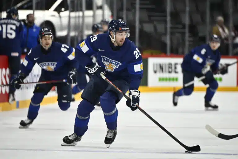 Leijona-hyökkääjän teki sopimuksen sveitsiläisseuran kanssa