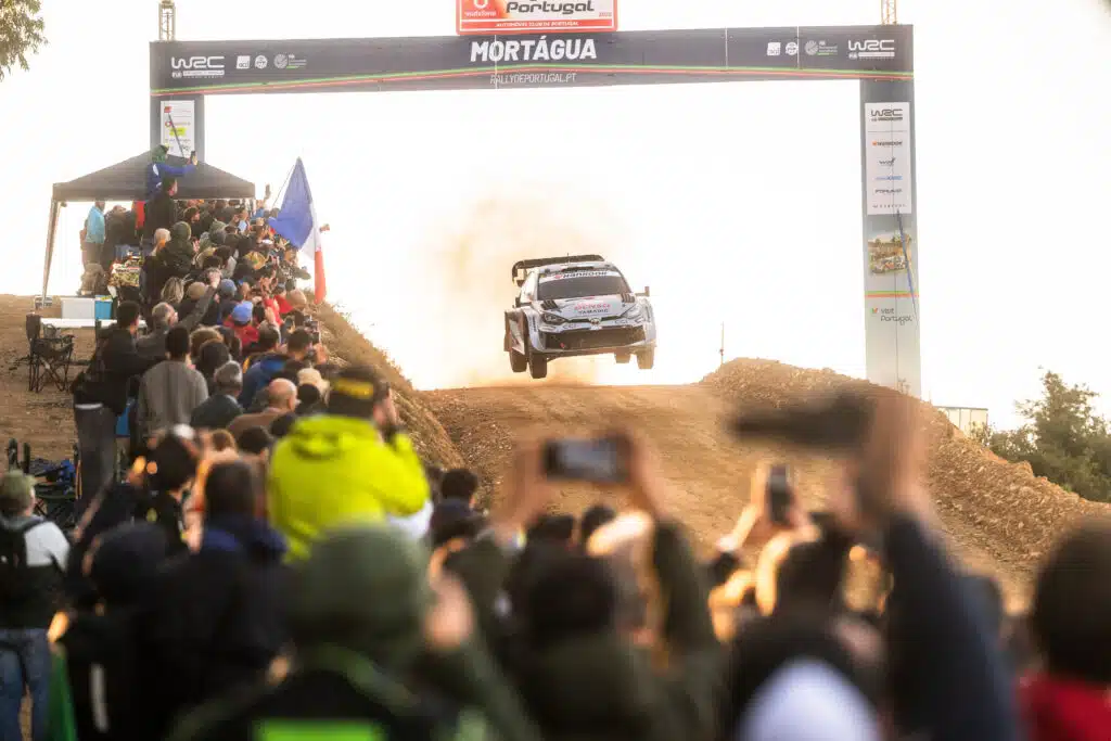 Kalle Rovanperä pisti tallikaveriaan pataan – palkintosija jo haarukassa (ek10)