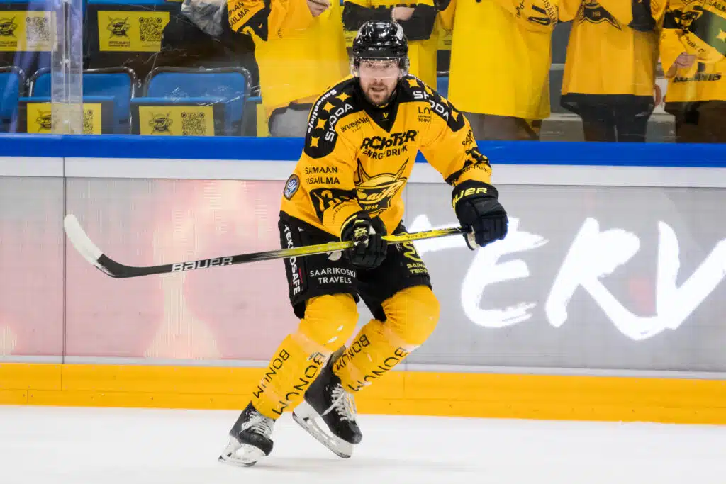 Raimo Helmisen SaiPa hyvästeli yli 500 NHL-ottelun miehen