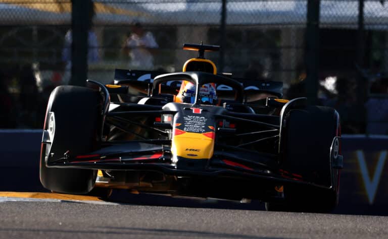 Max Verstappen löi Imolassa luun kurkkuun McLaren-kuskeille