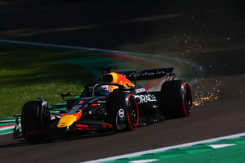 Max Verstappenilta mieletön hyökkäys Imolassa