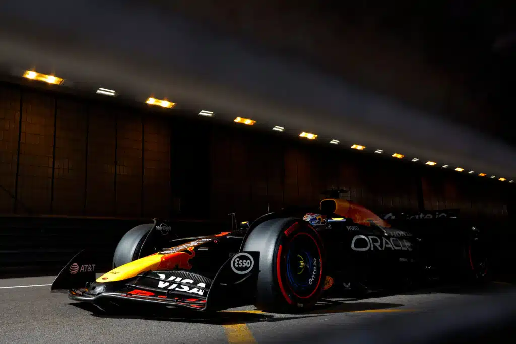 Max Verstappenin raivo repesi – taustalla Ferrarin tunarointi