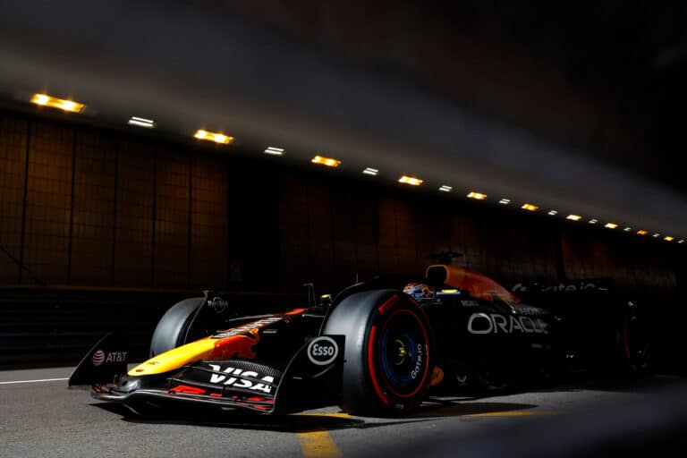 Max Verstappenin raivo repesi – taustalla Ferrarin tunarointi