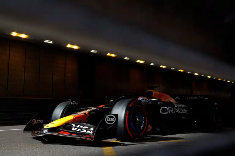 Max Verstappenin raivo repesi – taustalla Ferrarin tunarointi