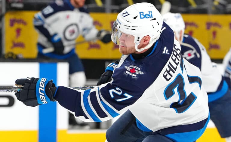 NHL-tähti kiirehtii MM-kisoihin – pelaa huipputärkeässä ottelussa NHL-tähti kiirehtii MM-kisoihin – pelaa huipputärkeässä ottelussa