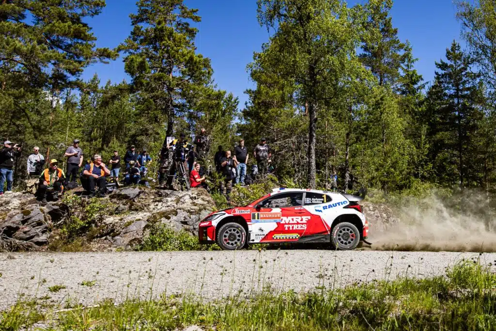 Suomalaiselta ralliässältä upea veto Ruotsissa