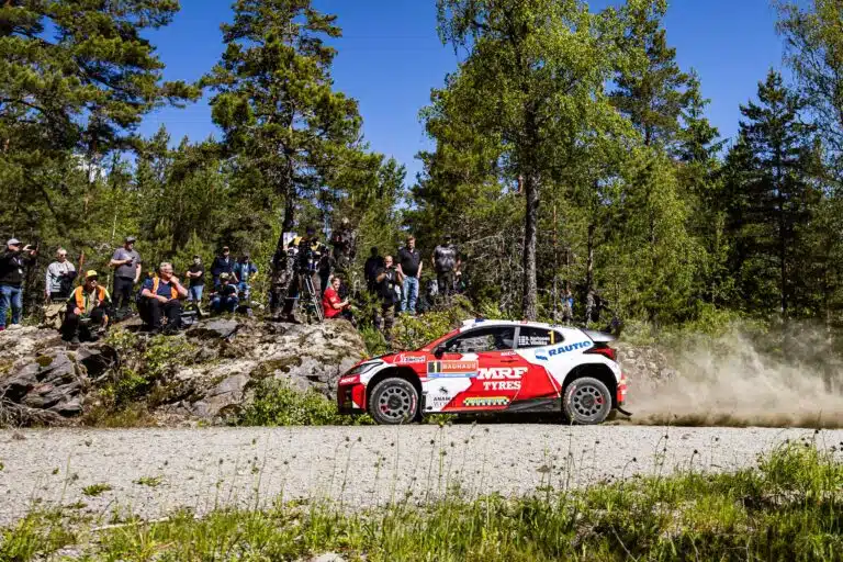 Suomalaiselta ralliässältä upea veto Ruotsissa