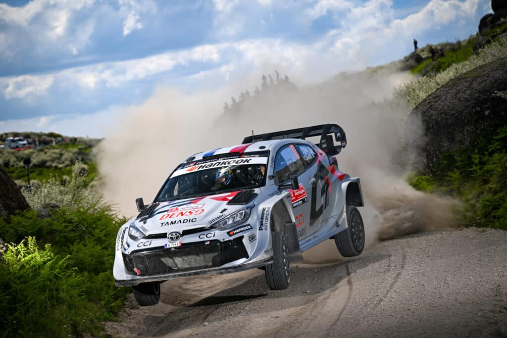 Onko tässä maailman paras "keikkakuski" - Sardinian MM-rallissa menossa taas käsittämätön näytös Onko tässä maailman paras ”keikkakuski” – Sardinian MM-rallissa menossa taas käsittämätön näytös