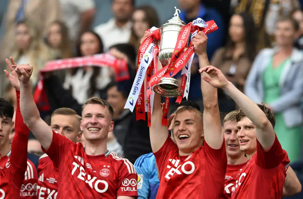 Huuhkajien Topi Keskinen maalikarkeloissa Huuhkajien Topi Keskinen maalikarkeloissa