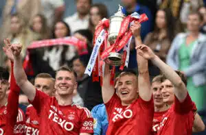 Huuhkajien Topi Keskinen maalikarkeloissa