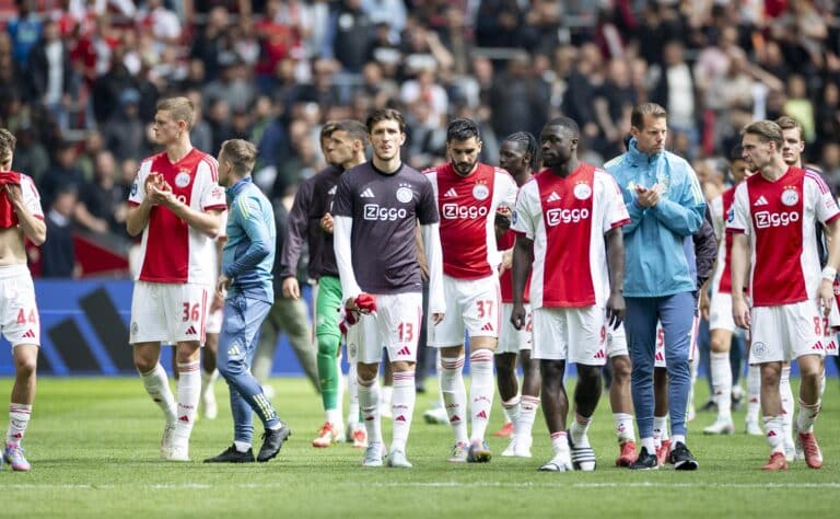 Ajaxilta historiallinen sulaminen – mestaruus lipesi käsistä dramaattisella tavalla