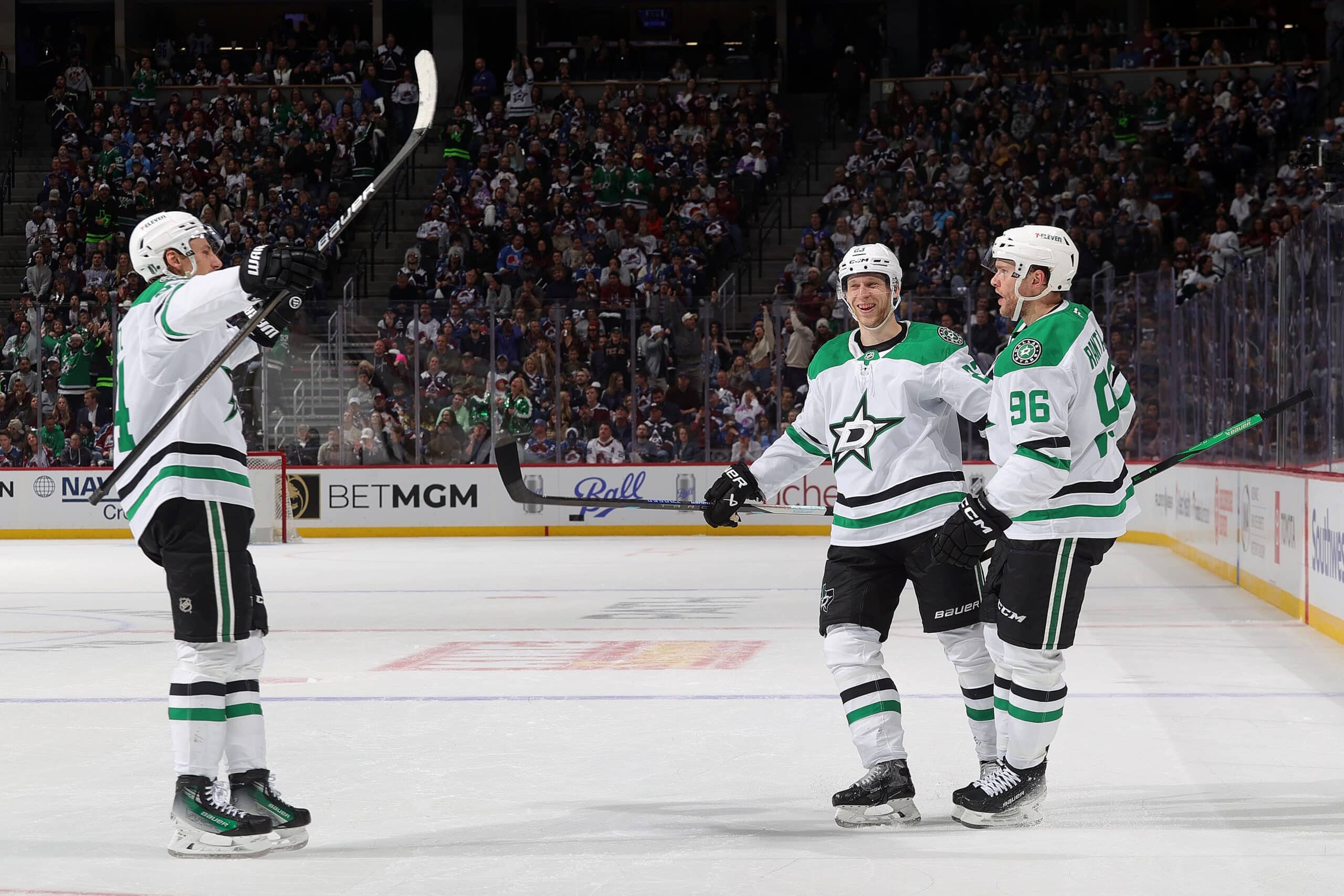 NHL-ennätys ei lämmittänyt suomalaiskaksikkoa – ”Emme voittaneet”