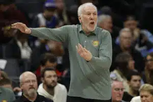 Melkoinen käänne - valmentajalegenda nai vanhan aisaparinsa ex-vaimon Gregg Popovich, 2024