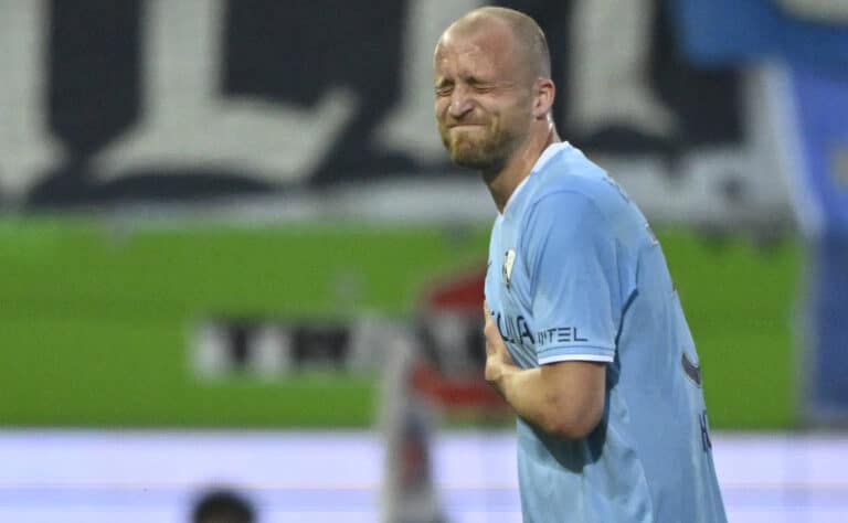 Bundesliigassa nähtiin hengenvaarallinen loukkaantuminen Bundesliigassa nähtiin hengenvaarallinen loukkaantuminen