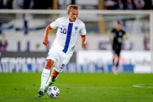 Huuhkajat historialliseen voittoon