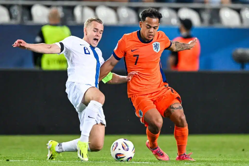 Pikkuhuuhkajat kovassa paikassa – tässä avauskokoonpano