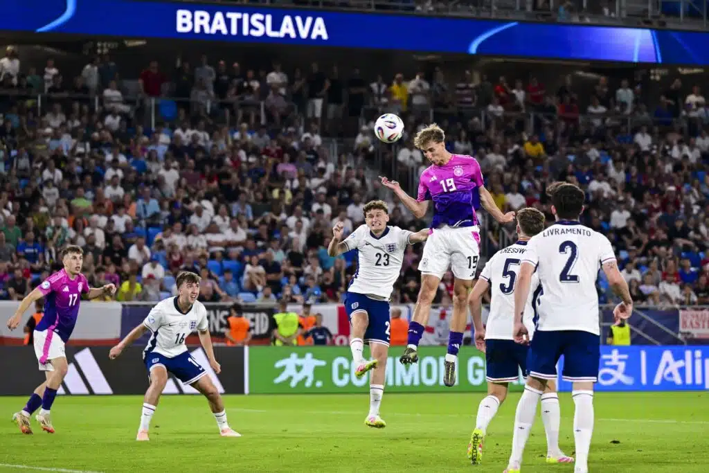 Englanti juhlii jalkapallon EM-kultaa