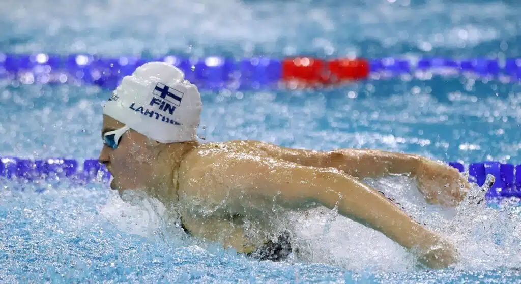 Laura Lahtinen ui yllätyspronssille nuorten EM-altaassa