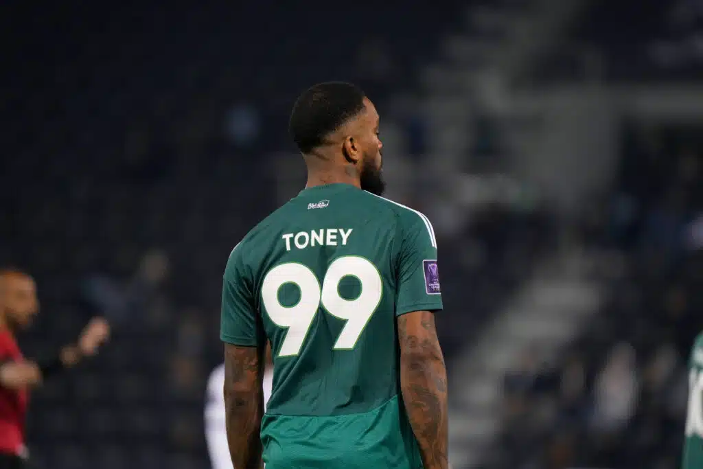 Viikonloppuna pidätetyn maajoukkuefutarin nimi on paljastunut – taistelee paikasta Englannin MM-joukkueeseen