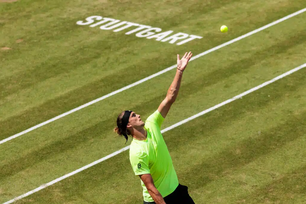 Hurjat syöttöjuhlat – Saksan tennistähti eteni Stuttgartin nurmikisan finaaliin