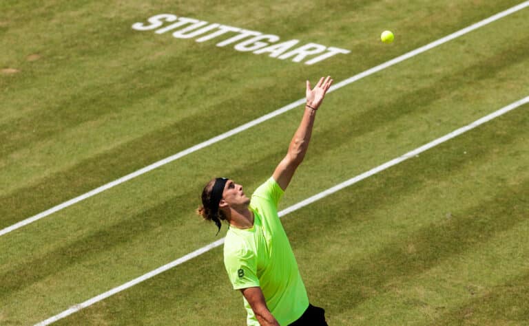 Hurjat syöttöjuhlat – Saksan tennistähti eteni Stuttgartin nurmikisan finaaliin