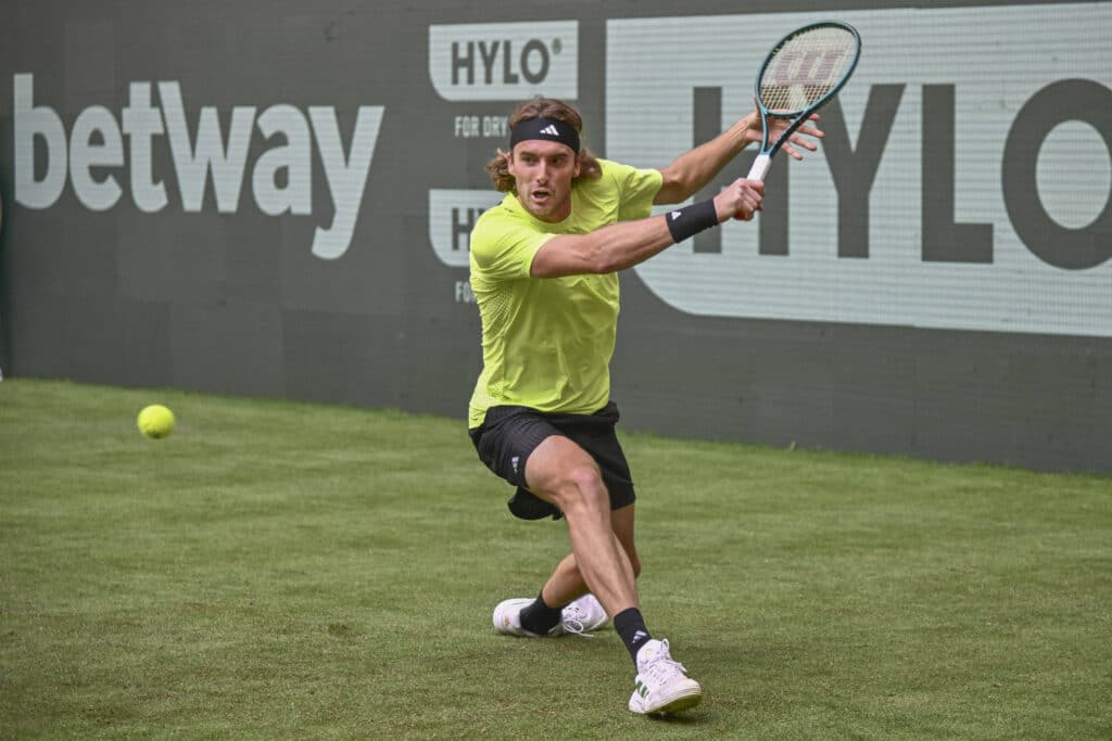 Tenniskenttien adonis voittoon selkävaivasta huolimatta Tenniskenttien adonis voittoon selkävaivasta huolimatta
