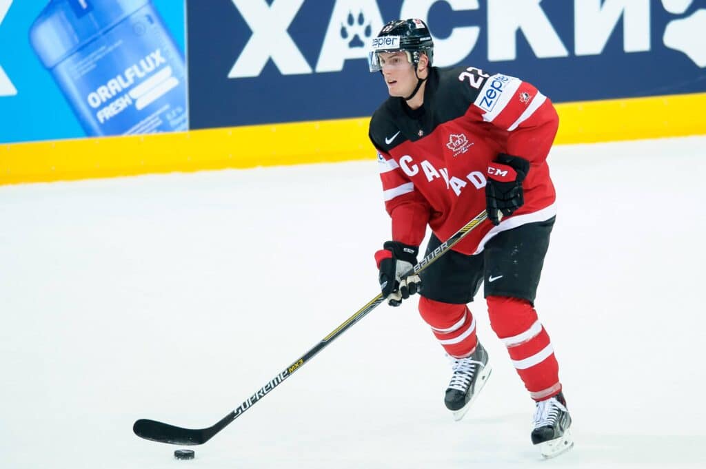 822 NHL-ottelua pelannut puolustaja iski hokkarit naulaan