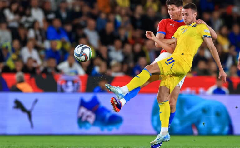 Pikkuhuuhkajien höyhenet pöllysi – Ukraina tyly vastus