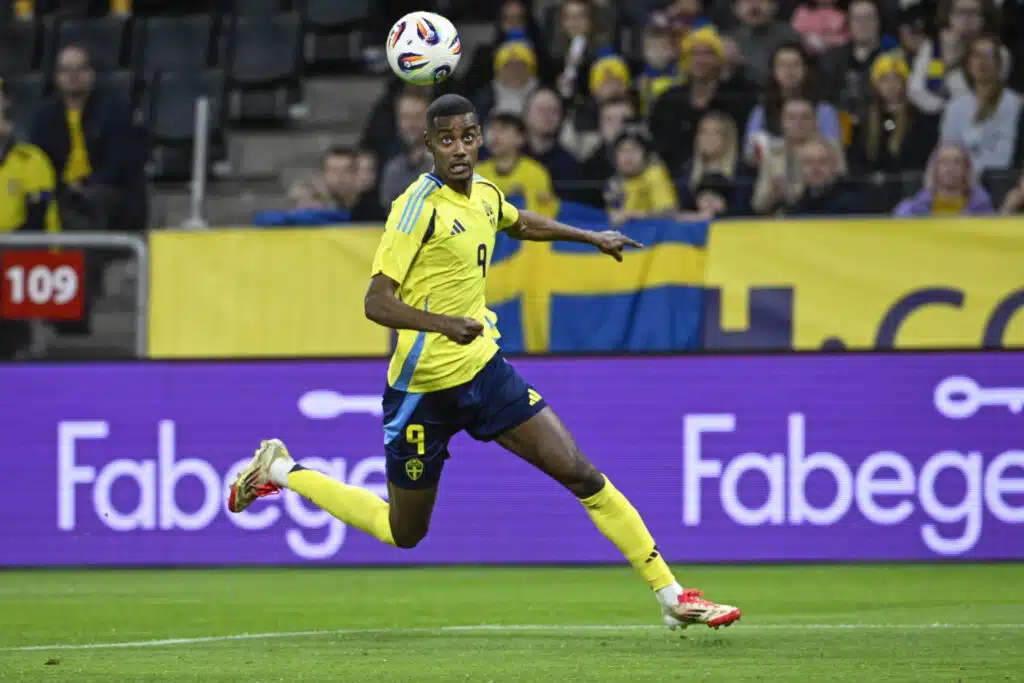 Alexander Isak latasi täyslaidallisen Ruotsin kriisistä