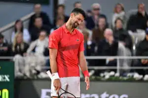 Novak Djokovicilla tuuria töissä Novak Djokovicilla tuuria töissä
