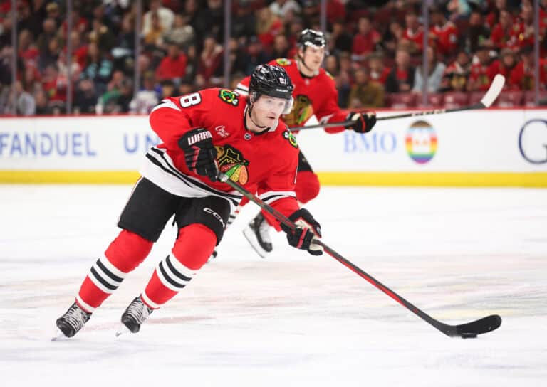 Chicago Blackhawks sai pidettyä parhaan maalintekijänsä riveissään